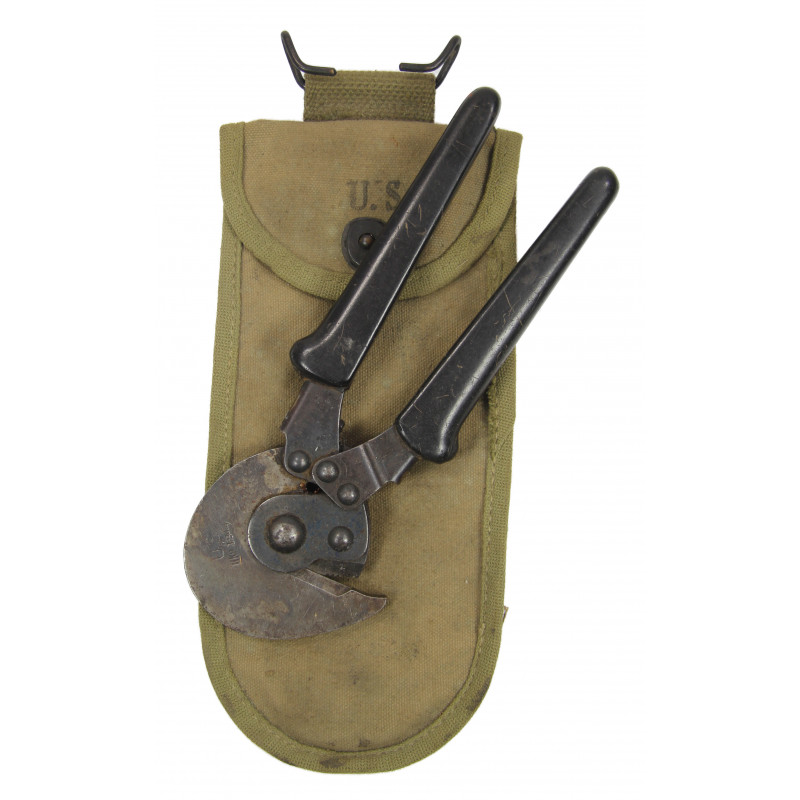 Pouch, Wire Cutters, Barbed Wire M1938 + Wire Cutters 1944 Pouch, Wire Cutters, Barbed Wire M1938 + Wire Cutters 1944
