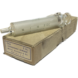 Seringue hypodermique, 2 cc, BECTON, DICKINSON & CO., Item 38440