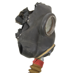 Masque à gaz Mk IV, complet, 1940, dans sa housse canadienne, 1942