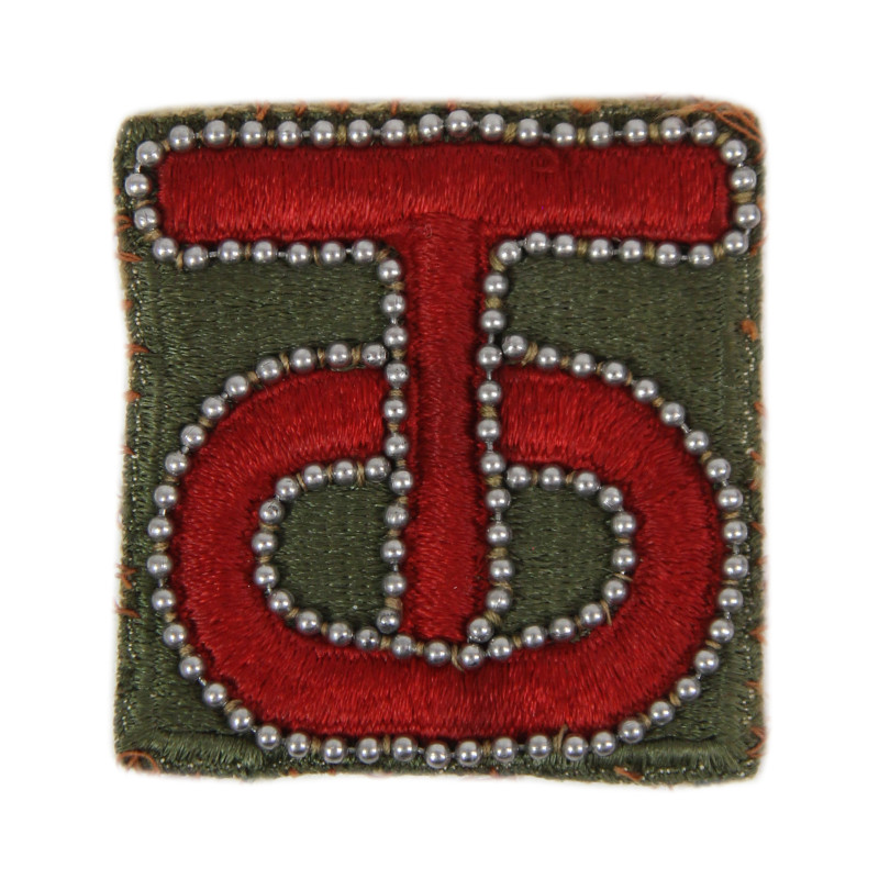 Insigne, 90th Infantry Division, orné d'une chaînette de Dog Tag Insigne, 90th Infantry Division, orné d'une chaînette de Dog Tag