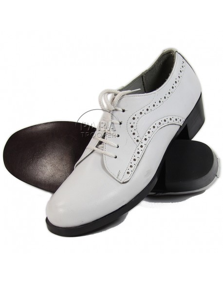 Chaussures basses blanches, en cuir NNC / USN