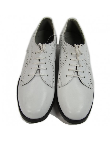 Chaussures basses blanches, en cuir NNC / USN