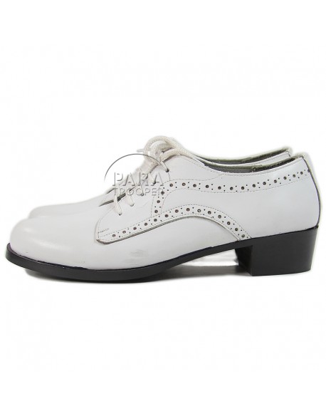 Chaussures basses blanches, en cuir NNC / USN