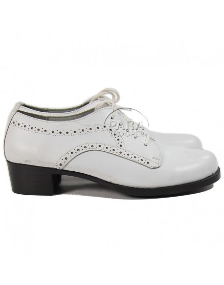 Chaussures basses blanches, en cuir NNC / USN