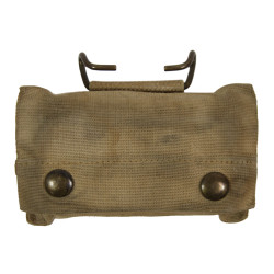 Pochette à pansement M-1910, POWERS-11-18, avec pansement Carlisle