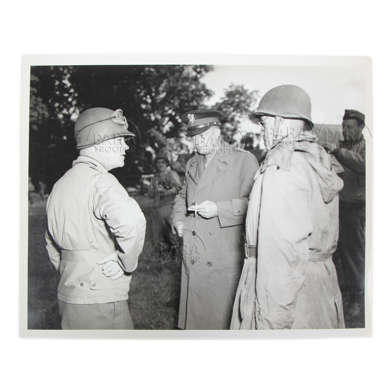 Photo, Maj. Gen. Collins, Lt. Gen. Bradley & Gen. Eisenhower, juillet 1944