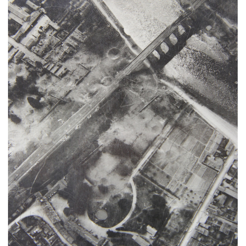 Photo aérienne de reconnaissance, Laval, 1944, 3rd Armored / 79th Inf. Div.
