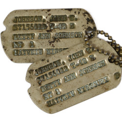 Plaques d'identité, Dog Tags, 1er type, Monel, Pvt. John Johnson, Co. F, 389th Engineer General Service Regt., ETO