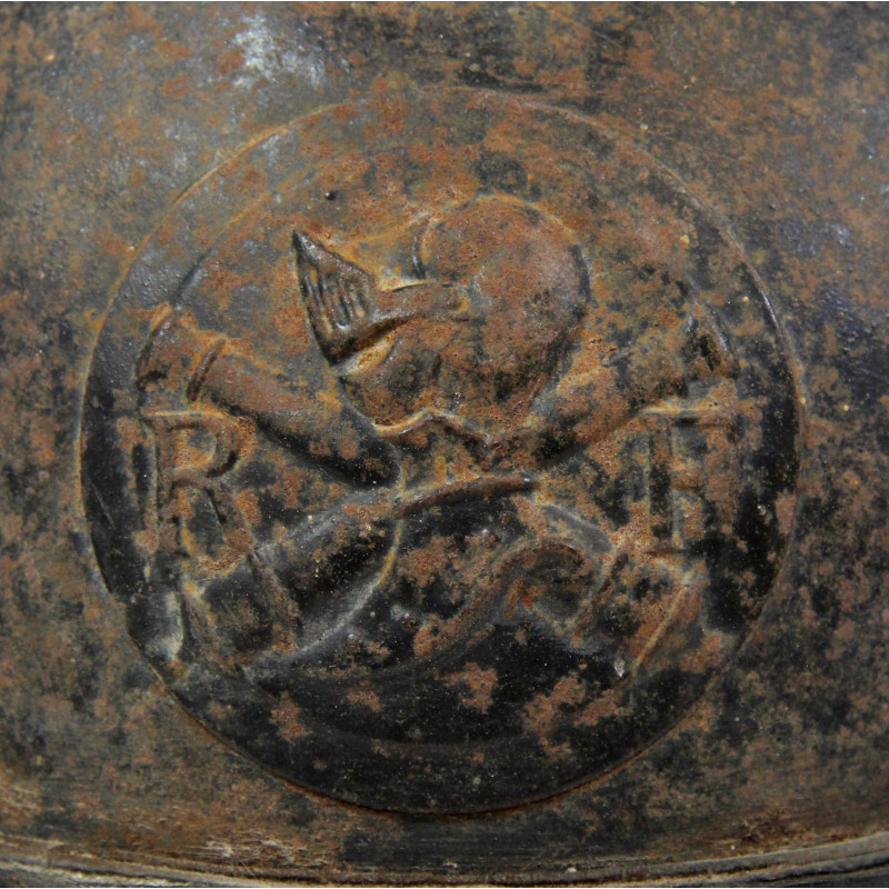 Casque français, Mle 1919, artillerie spéciale, avec poignard d’abordage, insignes et portrait