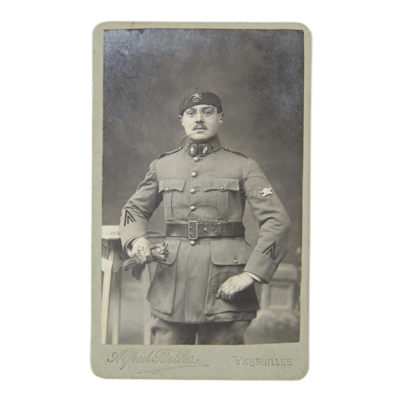 Casque français, Mle 1919, artillerie spéciale, avec poignard d’abordage, insignes et portrait