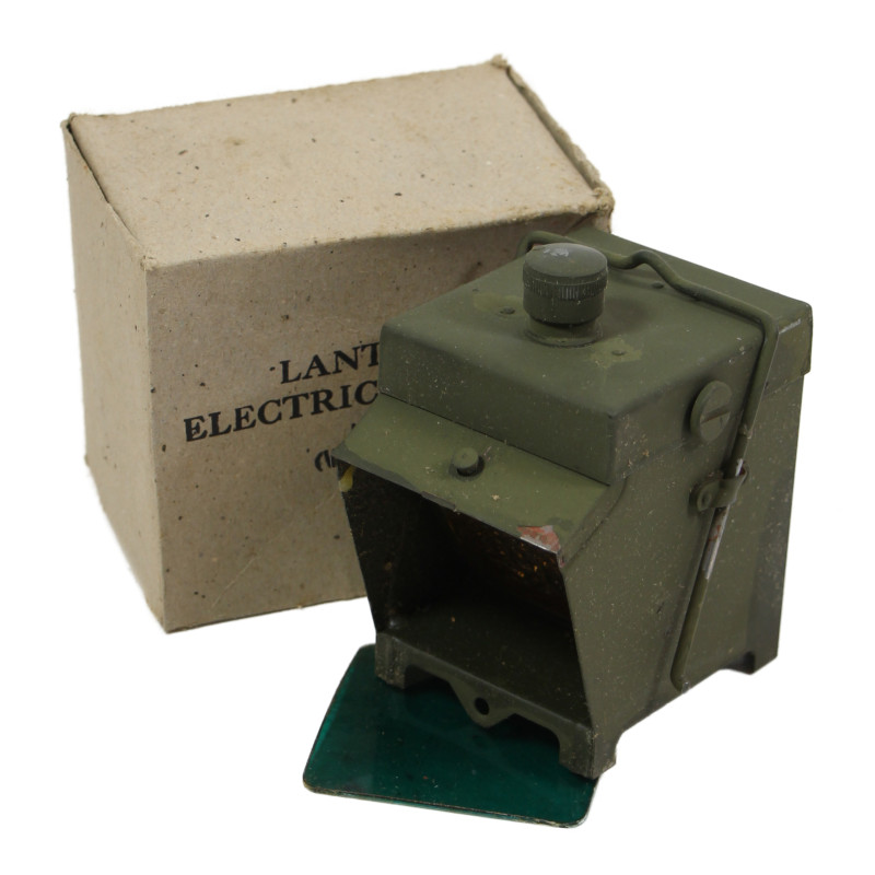 Lampe de signalisation britannique, No. 2, W.B. 3190, dans sa boîte