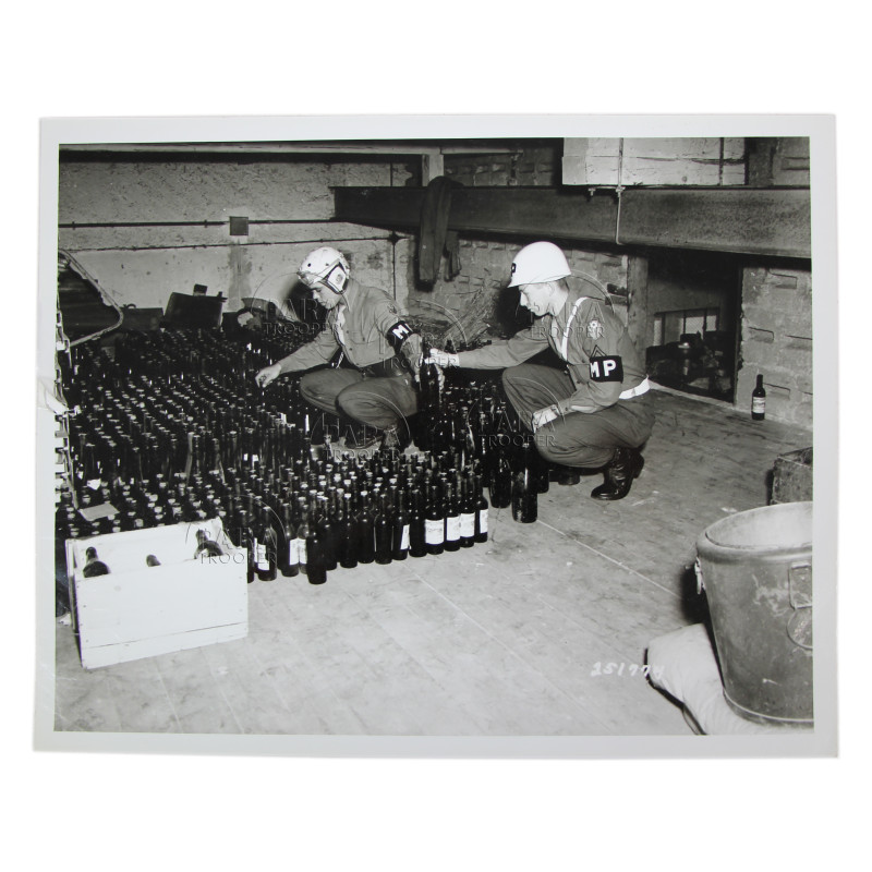 Photographie, Military Police, ETOUSA, cave à vin