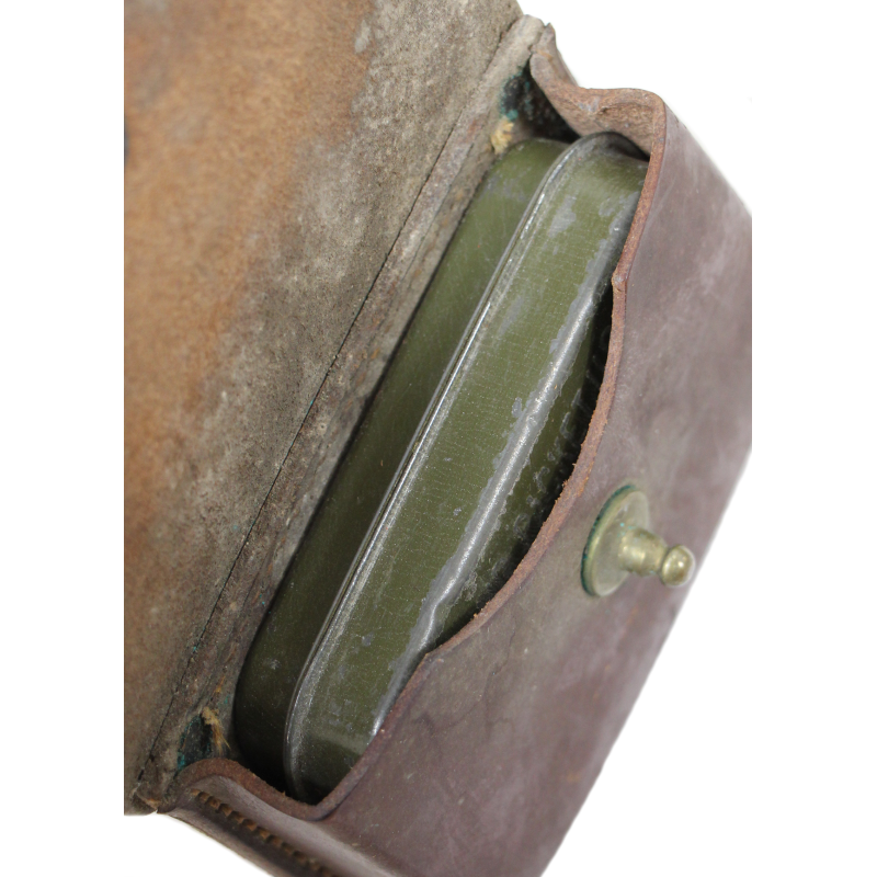 Pochette à pansement en cuir, J.Q.M.D., Military Police, avec pansement