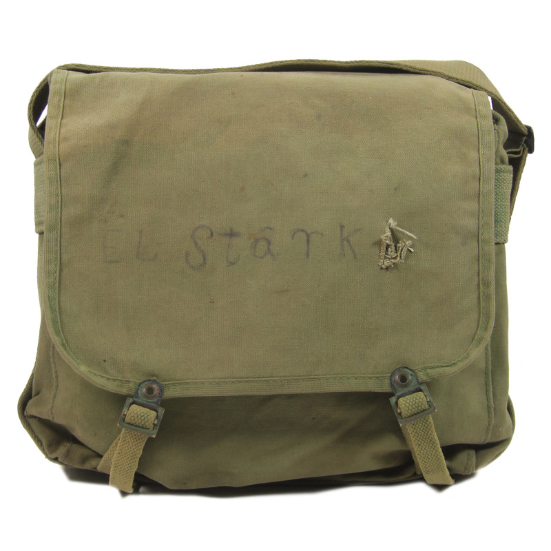 Knapsack, premier type (riveté), Pfc. Edward Stark, Co. E, 6th Marine Regt., 2nd Marine Division, Guadalcanal