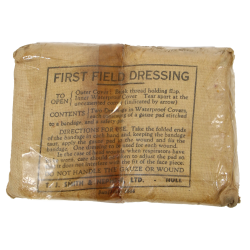 Pansement britannique, First Field Dressing, T.J. SMITH & NEPHEW, LTD., Jan./June 1944, sous cellophane
