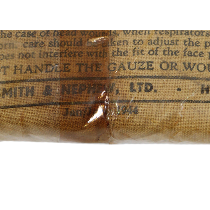 Pansement britannique, First Field Dressing, T.J. SMITH & NEPHEW, LTD., Jan./June 1944, sous cellophane