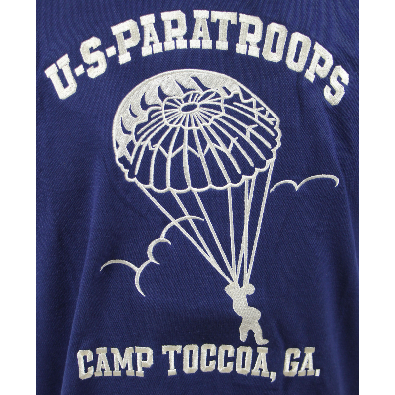 Polo bleu, Camp Toccoa