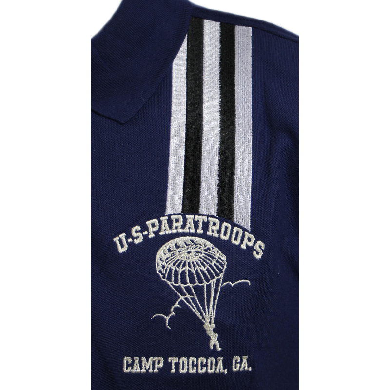Polo bleu, Camp Toccoa