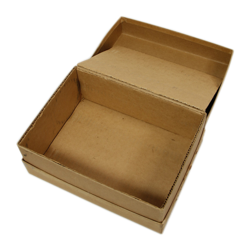 Flacon d'eau distillée pour plasma, dans son carton, Standard Armed Services Package