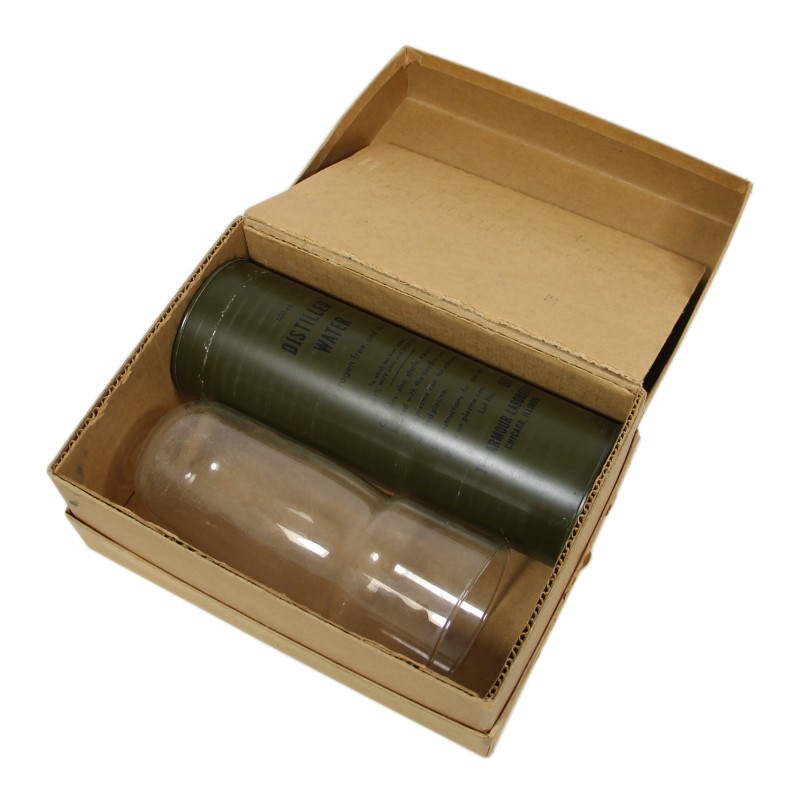Flacon d'eau distillée pour plasma, dans son carton, Standard Armed Services Package