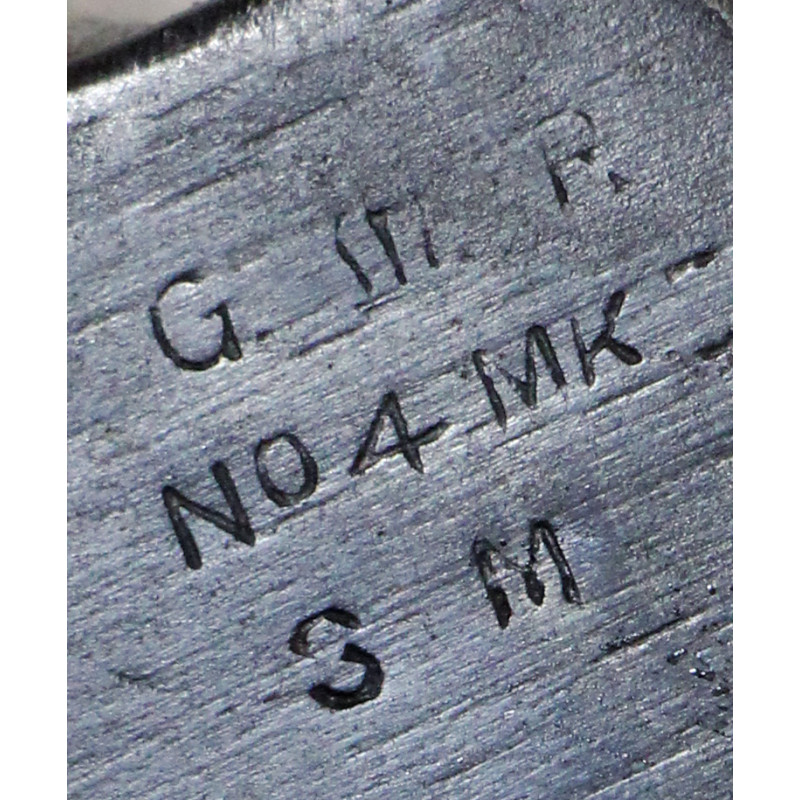 Baïonnette clou No. 4 Mk I, cruciforme, G♔R, avec fourreau en bakélite