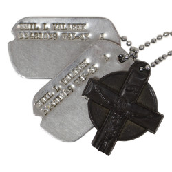 Plaques d'identité, avec médaillon religieux, Pfc. Emil Valasek, Battery B, 195th Field Artillery Bn., Normandie