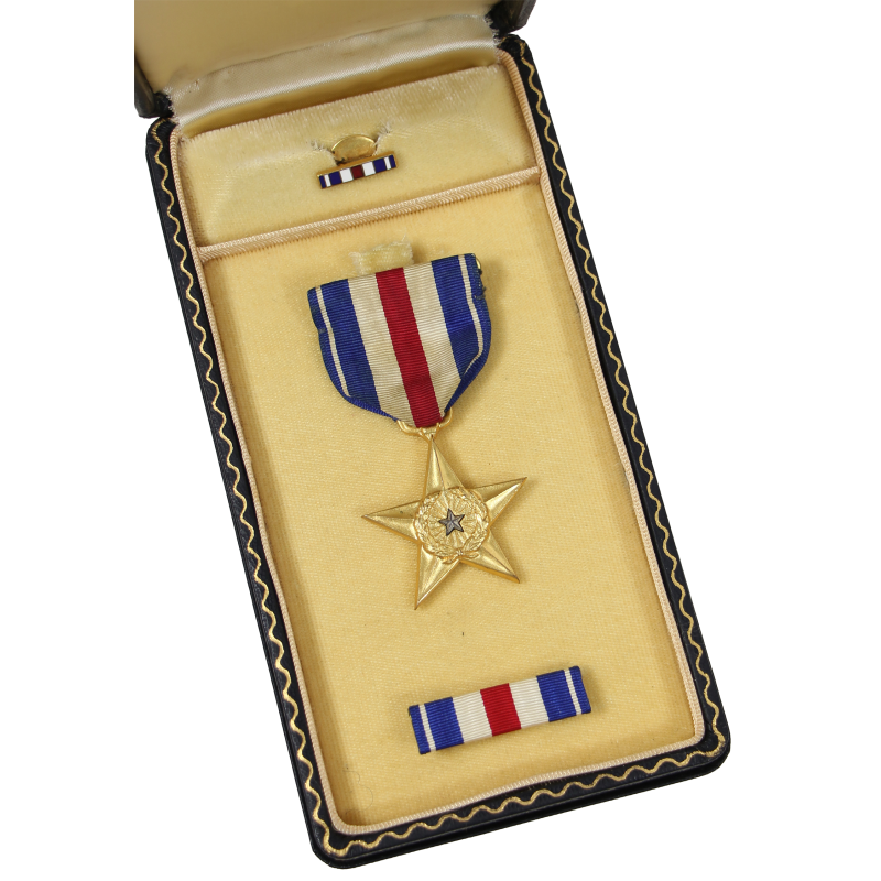 Medal, Silver Star, in Case, Complete