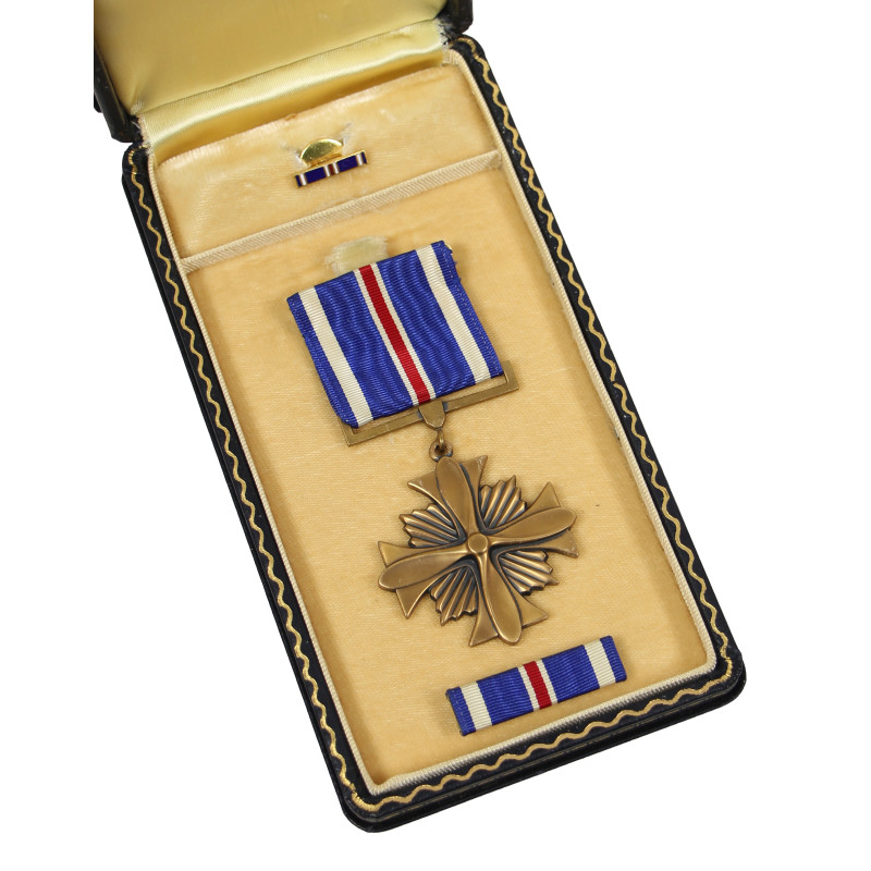 Medal, Distinguished Flying Cross, in Case, Complete