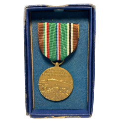 Médaille European-African-Middle Eastern Campaign (EAME), dans sa boîte