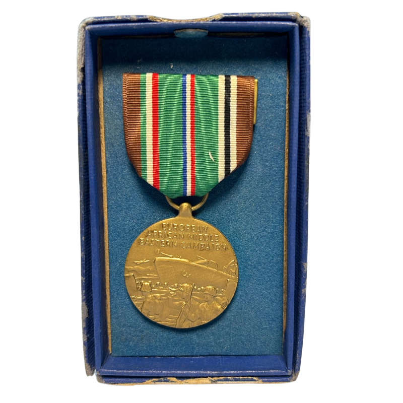 Médaille European-African-Middle Eastern Campaign (EAME), dans sa boîte
