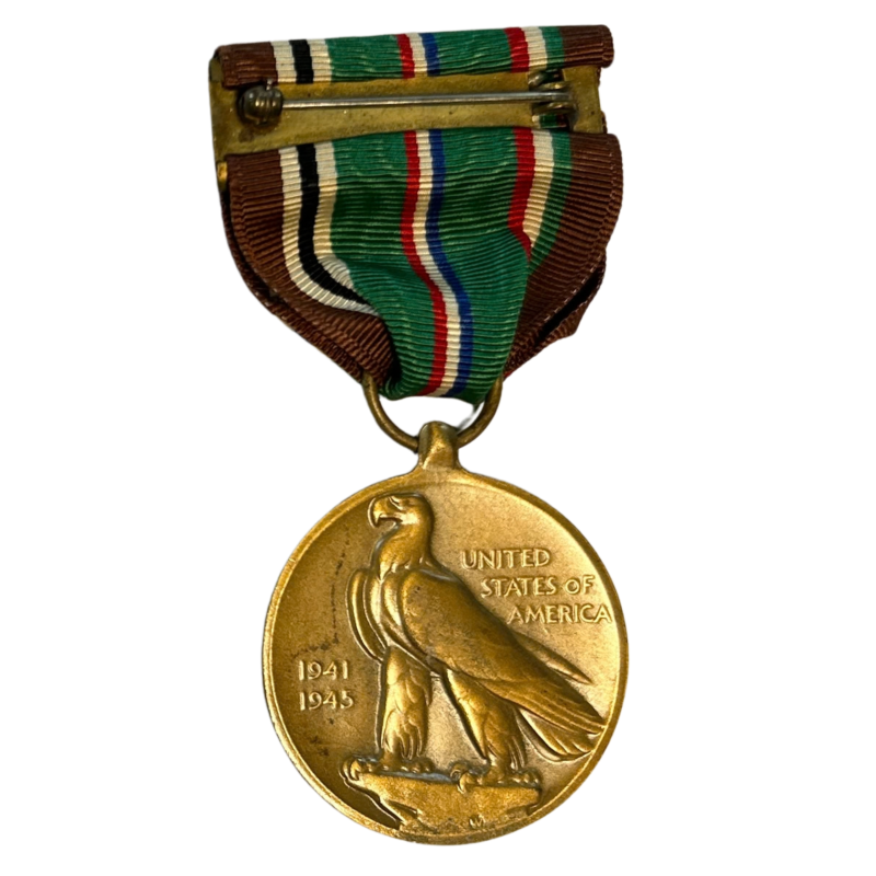 Médaille European-African-Middle Eastern Campaign (EAME), dans sa boîte