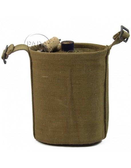 Canteen with canteen holder Canteen with canteen holder