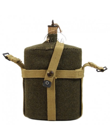 Gourde canadienne avec brelage de transport, 1943 Gourde canadienne avec brelage de transport, 1943