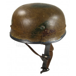 Casque de parachutiste allemand, patiné et grillagé